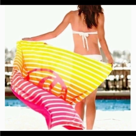 Victoria’s Secret Beach Blanket Picnic Towel Roll-Up - Picture 3 of 9